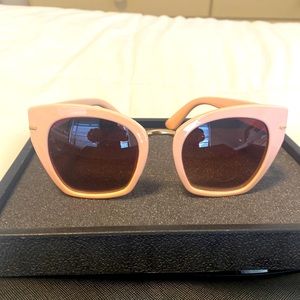 Best in jewelry and accessories -Brand New No-Name Sunglasses